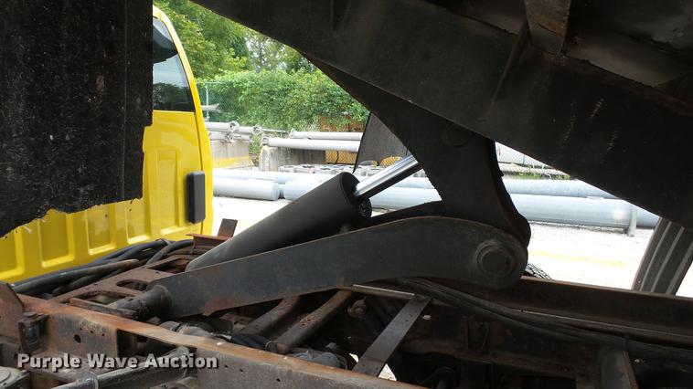 image for item DD7381 2006 Chevrolet Silverado 3500 dump flatbed pickup truck