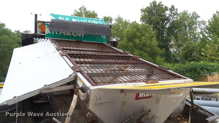 image for item DD7381 2006 Chevrolet Silverado 3500 dump flatbed pickup truck