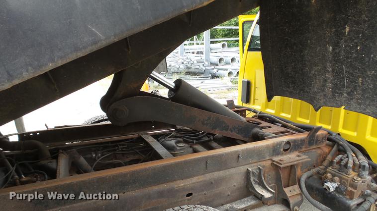 image for item DD7381 2006 Chevrolet Silverado 3500 dump flatbed pickup truck