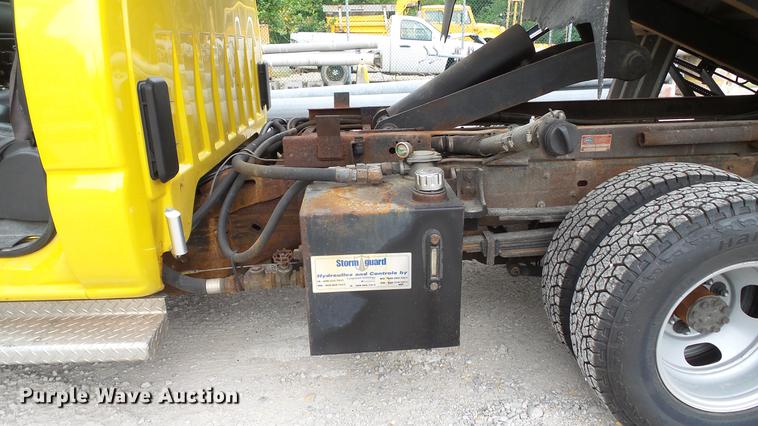 image for item DD7381 2006 Chevrolet Silverado 3500 dump flatbed pickup truck