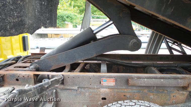 image for item DD7381 2006 Chevrolet Silverado 3500 dump flatbed pickup truck