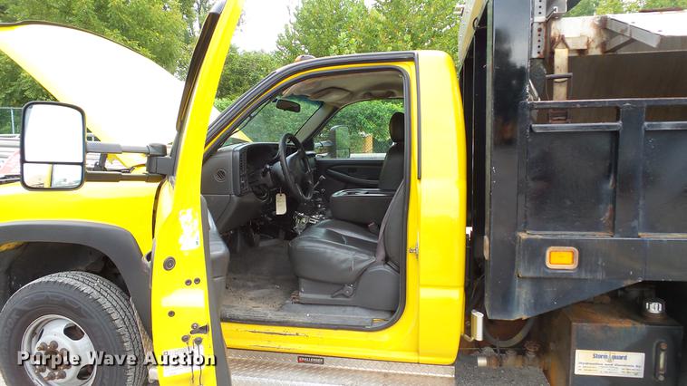 image for item DD7381 2006 Chevrolet Silverado 3500 dump flatbed pickup truck
