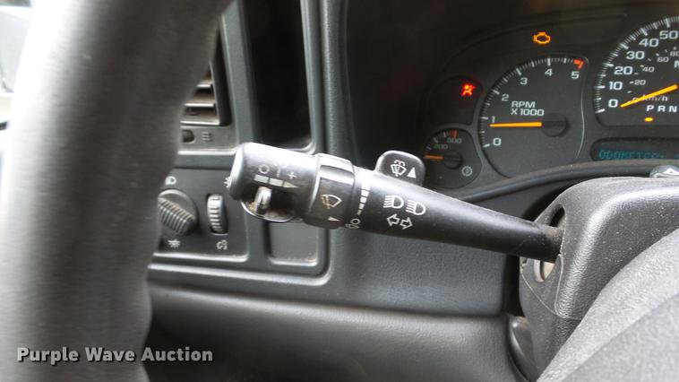 image for item DD7381 2006 Chevrolet Silverado 3500 dump flatbed pickup truck