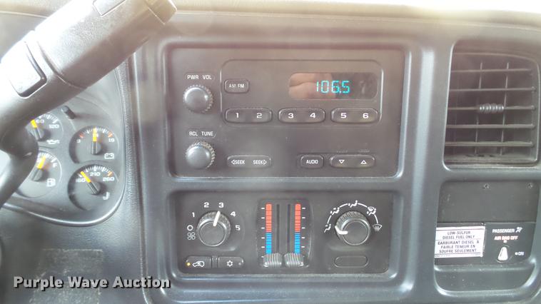 image for item DD7381 2006 Chevrolet Silverado 3500 dump flatbed pickup truck