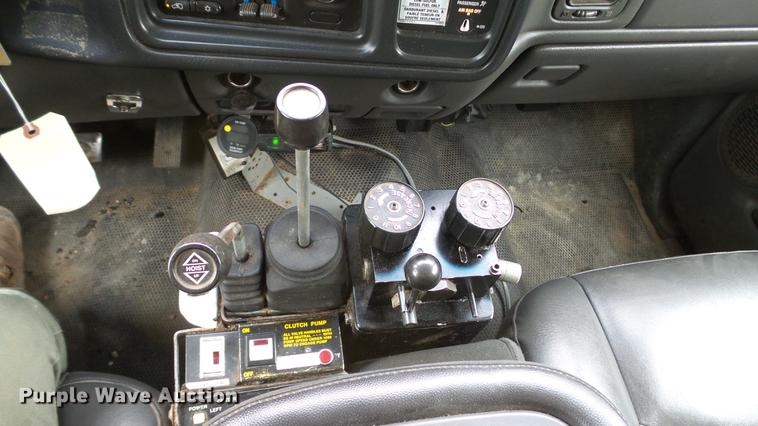 image for item DD7381 2006 Chevrolet Silverado 3500 dump flatbed pickup truck