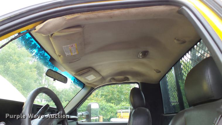 image for item DD7381 2006 Chevrolet Silverado 3500 dump flatbed pickup truck