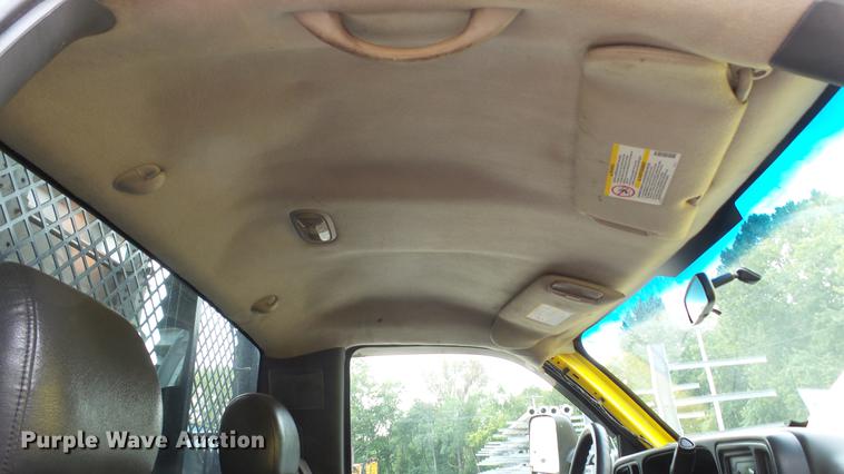 image for item DD7381 2006 Chevrolet Silverado 3500 dump flatbed pickup truck