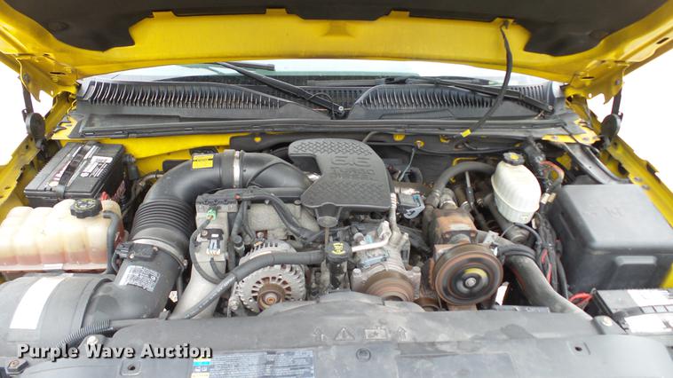 image for item DD7381 2006 Chevrolet Silverado 3500 dump flatbed pickup truck