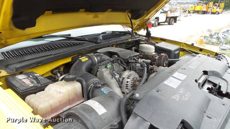 image for item DD7381 2006 Chevrolet Silverado 3500 dump flatbed pickup truck