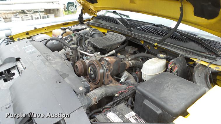 image for item DD7381 2006 Chevrolet Silverado 3500 dump flatbed pickup truck