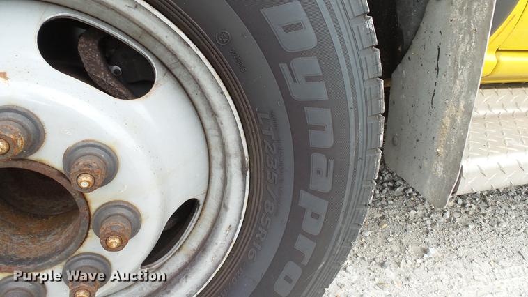 image for item DD7381 2006 Chevrolet Silverado 3500 dump flatbed pickup truck