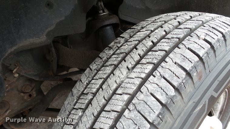 image for item DD7381 2006 Chevrolet Silverado 3500 dump flatbed pickup truck