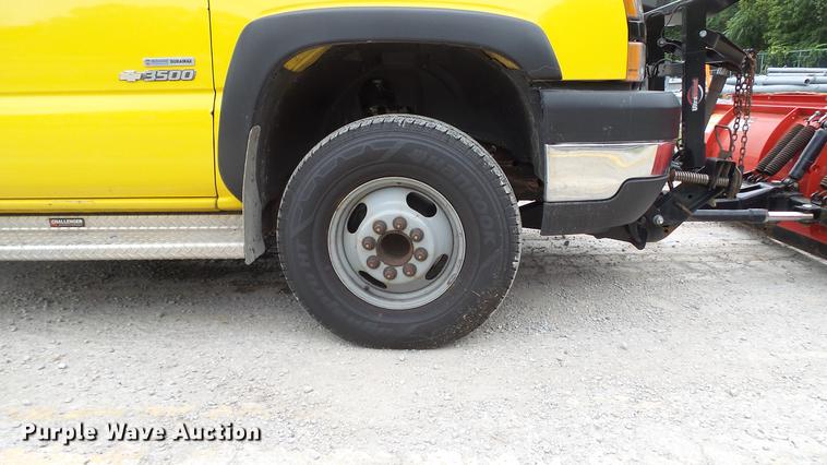 image for item DD7381 2006 Chevrolet Silverado 3500 dump flatbed pickup truck