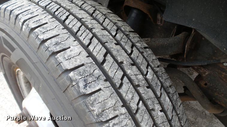 image for item DD7381 2006 Chevrolet Silverado 3500 dump flatbed pickup truck