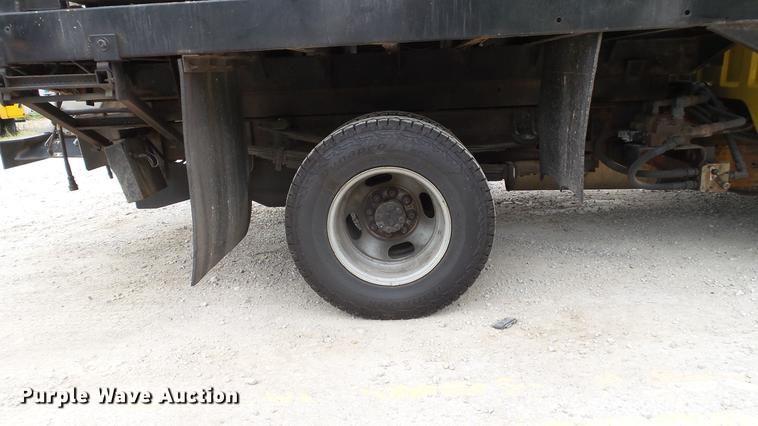 image for item DD7381 2006 Chevrolet Silverado 3500 dump flatbed pickup truck