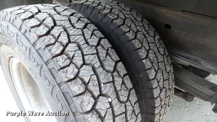 image for item DD7381 2006 Chevrolet Silverado 3500 dump flatbed pickup truck