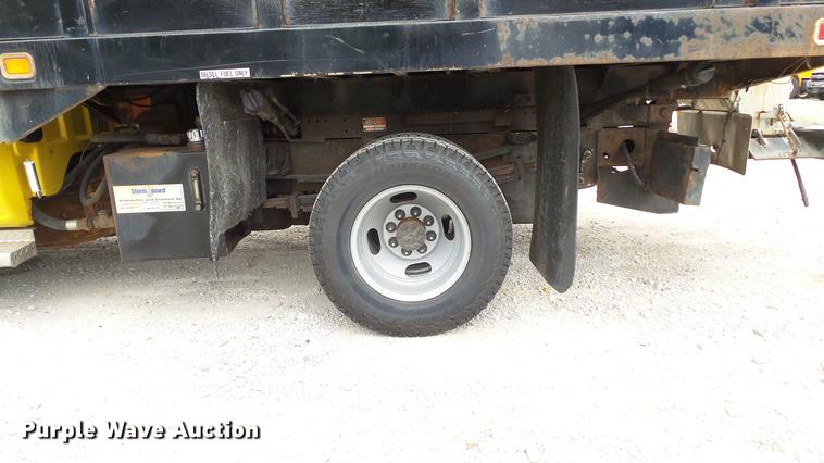 image for item DD7381 2006 Chevrolet Silverado 3500 dump flatbed pickup truck