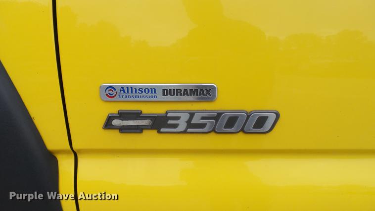 image for item DD7381 2006 Chevrolet Silverado 3500 dump flatbed pickup truck