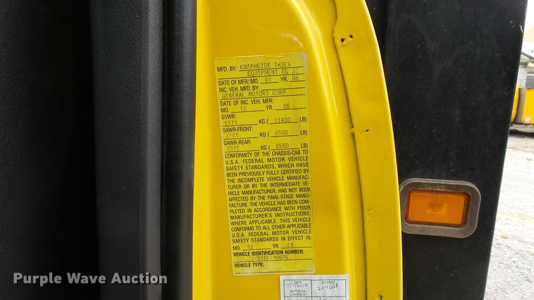 image for item DD7381 2006 Chevrolet Silverado 3500 dump flatbed pickup truck