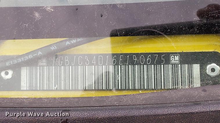 image for item DD7381 2006 Chevrolet Silverado 3500 dump flatbed pickup truck