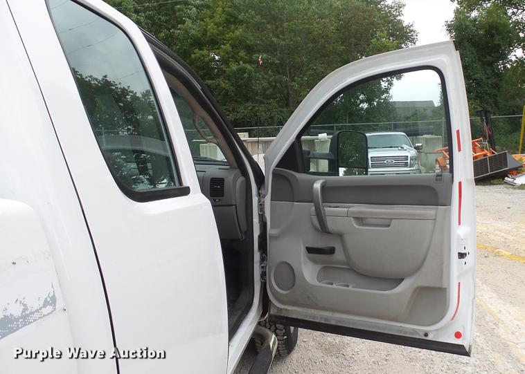 image for item DD7387 2013 Chevrolet Silverado 2500HD Ext. Cab pickup truck