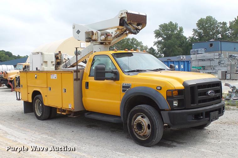 image for item DD7389 2008 Ford F550 Super Duty XL bucket truck