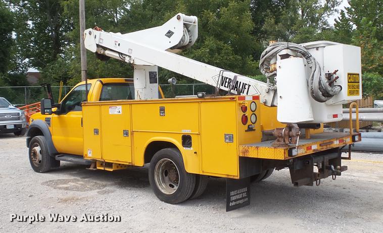 image for item DD7389 2008 Ford F550 Super Duty XL bucket truck