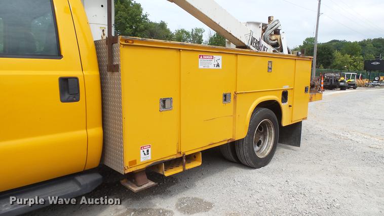 image for item DD7389 2008 Ford F550 Super Duty XL bucket truck