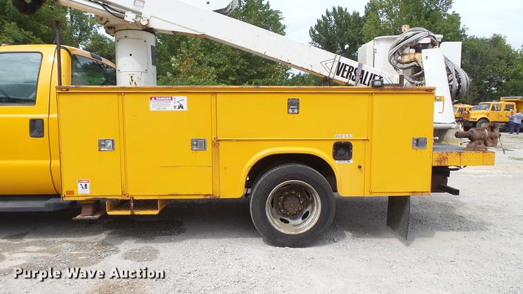 image for item DD7389 2008 Ford F550 Super Duty XL bucket truck