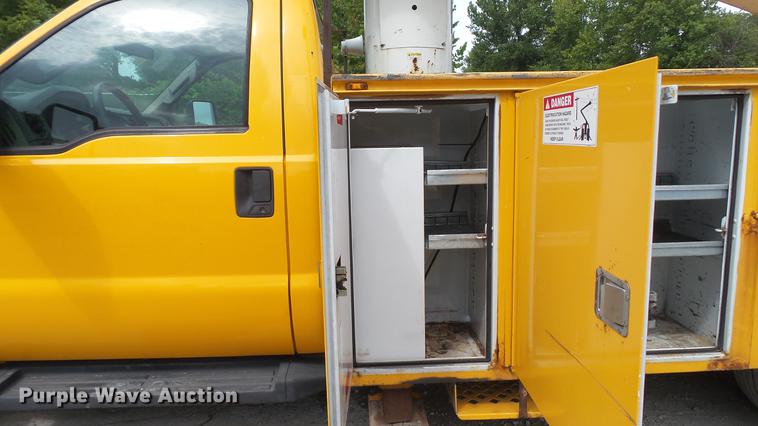 image for item DD7389 2008 Ford F550 Super Duty XL bucket truck