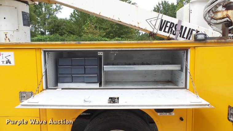 image for item DD7389 2008 Ford F550 Super Duty XL bucket truck