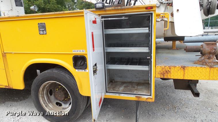 image for item DD7389 2008 Ford F550 Super Duty XL bucket truck