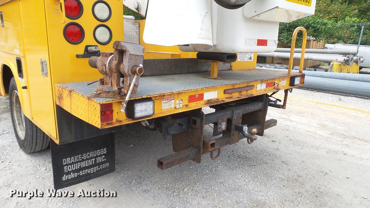 image for item DD7389 2008 Ford F550 Super Duty XL bucket truck