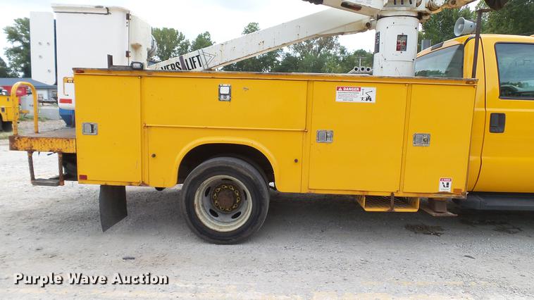 image for item DD7389 2008 Ford F550 Super Duty XL bucket truck
