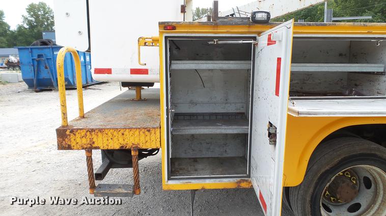 image for item DD7389 2008 Ford F550 Super Duty XL bucket truck