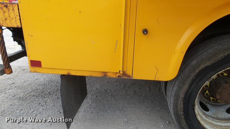 image for item DD7389 2008 Ford F550 Super Duty XL bucket truck