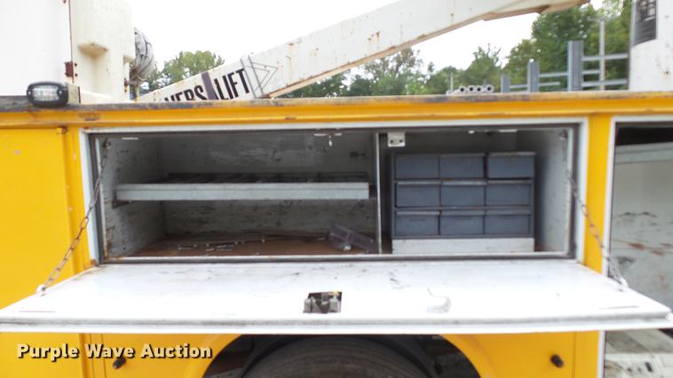 image for item DD7389 2008 Ford F550 Super Duty XL bucket truck