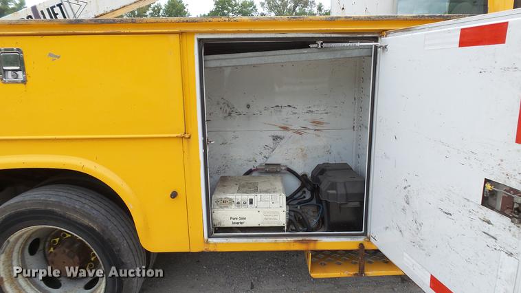 image for item DD7389 2008 Ford F550 Super Duty XL bucket truck