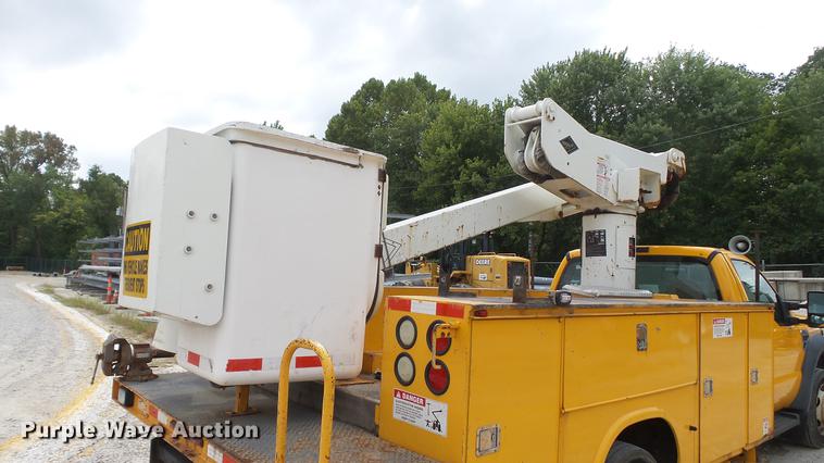 image for item DD7389 2008 Ford F550 Super Duty XL bucket truck