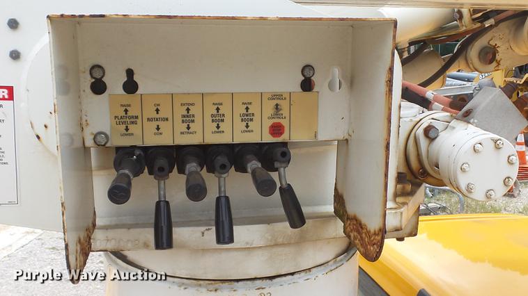 image for item DD7389 2008 Ford F550 Super Duty XL bucket truck