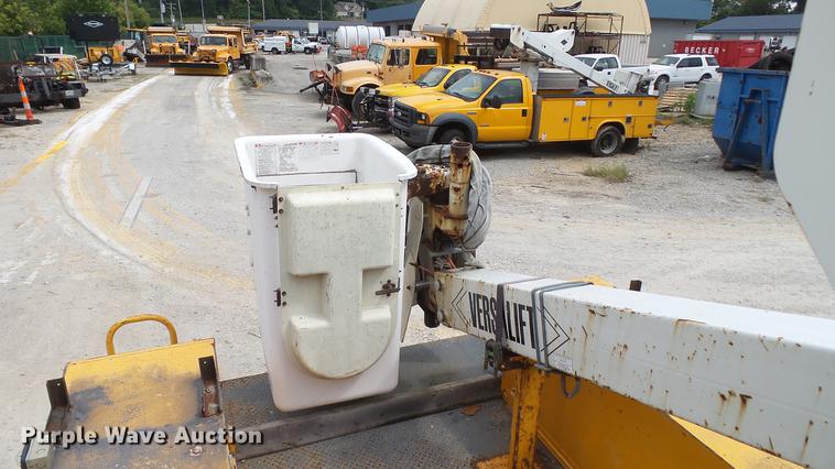 image for item DD7389 2008 Ford F550 Super Duty XL bucket truck