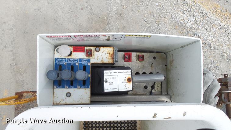 image for item DD7389 2008 Ford F550 Super Duty XL bucket truck