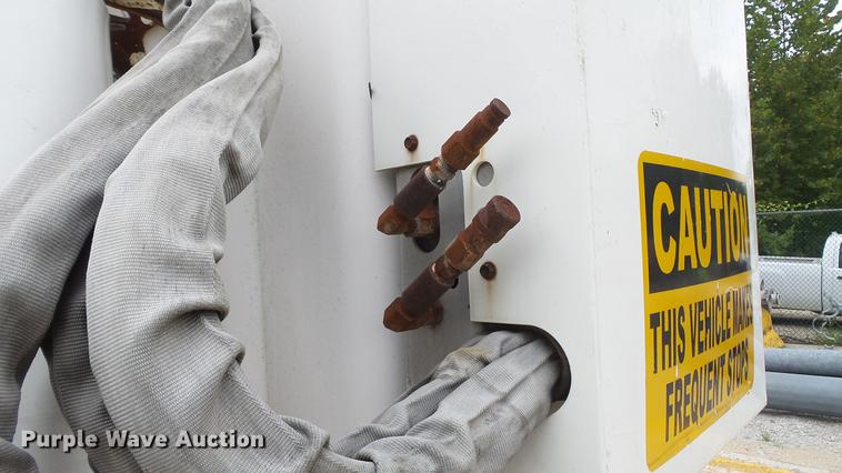 image for item DD7389 2008 Ford F550 Super Duty XL bucket truck