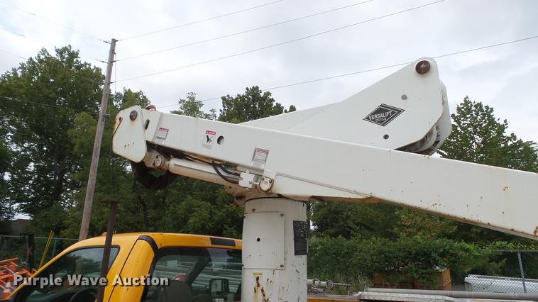 image for item DD7389 2008 Ford F550 Super Duty XL bucket truck
