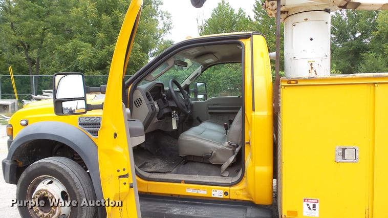 image for item DD7389 2008 Ford F550 Super Duty XL bucket truck