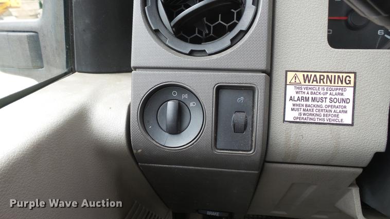 image for item DD7389 2008 Ford F550 Super Duty XL bucket truck