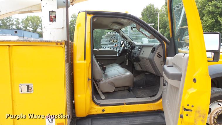 image for item DD7389 2008 Ford F550 Super Duty XL bucket truck