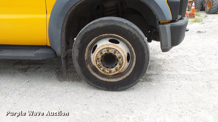 image for item DD7389 2008 Ford F550 Super Duty XL bucket truck