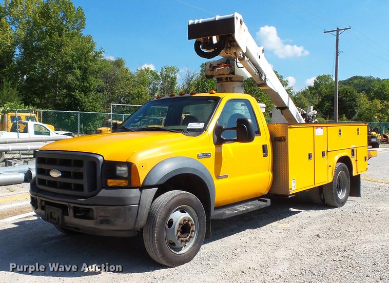 image for item DD7391 2006 Ford F550 Super Duty XL bucket truck