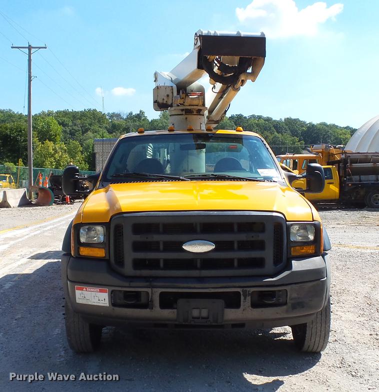 image for item DD7391 2006 Ford F550 Super Duty XL bucket truck